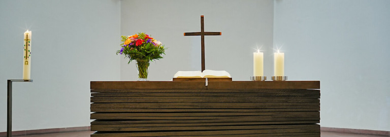 Moderner Altar