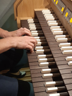 Erste Klänge mit der neuen Orgel